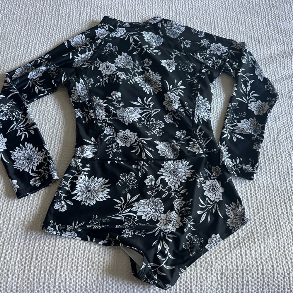 Long sleeve half zip rash guard